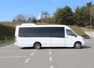 Mikroautobusas darbuotojų vežimui į darbą Vilniuje