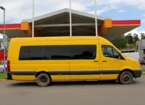 Mikroautobusas vaikų vežimui į mokyklas Vilniuje